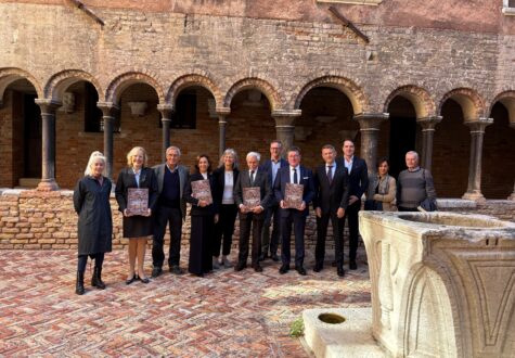 Gruppenbild von der Buchvorstellung "Die Ciboriumsäulen von San Marco in Venedig" von Jutta Dresken-Weiland